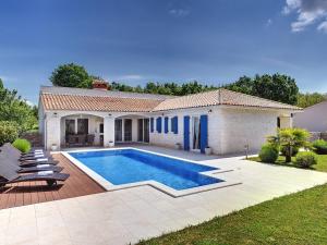 Comfortable villa with private swimming pool, table football, 8 km from Labin