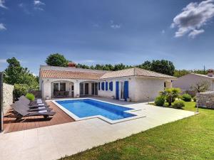 Comfortable villa with private swimming pool, table football, 8 km from Labin