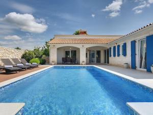 Comfortable villa with private swimming pool, table football, 8 km from Labin