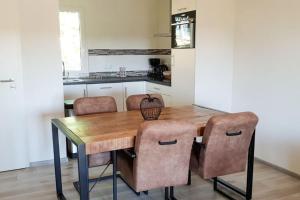 Maisons de vacances Bungalow with a terrace on a hill in Dordogne : photos des chambres