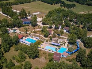 Maisons de vacances Bungalow with a terrace on a hill in Dordogne : photos des chambres