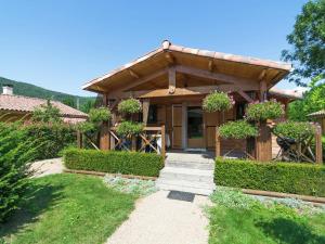 Chalets Alluring Chalet in Fougax-et-Barrineuf with Terrace : photos des chambres