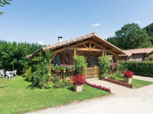 Chalets Alluring Chalet in Fougax-et-Barrineuf with Terrace : photos des chambres