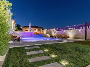 Villa in Pula with Pool near Roman Arena