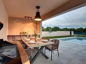 Modern villa with swimming pool - Pula