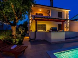 Holiday Home in Pula near Beach & Pool