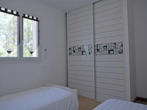 Villas Villa in Montauroux with Pool and Hill Views : photos des chambres