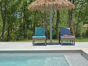 Villas Villa in Montauroux with Pool and Hill Views : photos des chambres