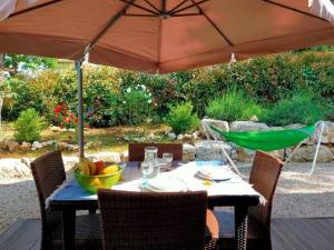 Villas Villa in Montauroux with Pool and Hill Views : photos des chambres