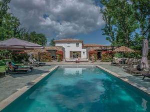 Villas Villa in Montauroux with Pool and Hill Views : photos des chambres