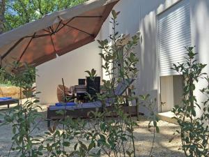 Villas Villa in Montauroux with Pool and Hill Views : photos des chambres