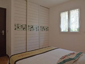 Villas Villa in Montauroux with Pool and Hill Views : photos des chambres