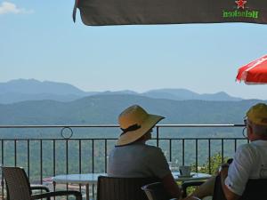 Villas Villa in Montauroux with Pool and Hill Views : photos des chambres