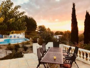 Villas Alluring Villa in Pouzols Minervois with Pool : photos des chambres