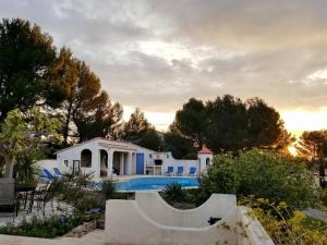 Villas Alluring Villa in Pouzols Minervois with Pool : photos des chambres