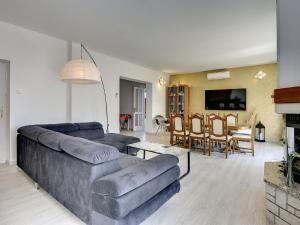 Holiday Home in Li njan with Pool near Beach