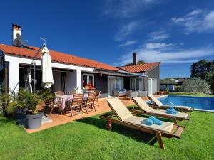 Attractive villa in Rovinjsko Selo with pool 