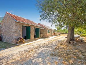 Charming Holiday Home in Seline with Garden 