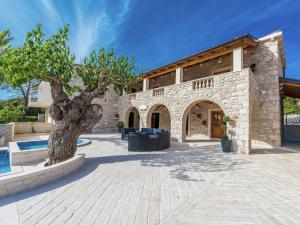 Villa in Sukosan with sauna and pool