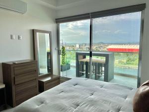 The One D12 Sobre el Malecón Vista al Estadio de Baseball