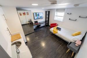 Modern studio available close to the city