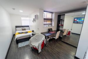 Cosy top floor studio available near the city!