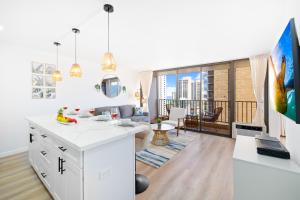 Gorgeous Condo with Ocean View, Near Beach, Free Parking