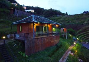 Mon Jaw Doi at Monjam