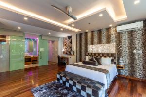 Suite with Jacuzzi, Garden View