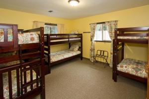 Bed in 6-Bed Mixed Dormitory Room room in Moderne Hostel