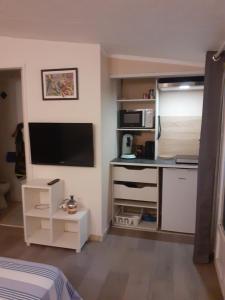 Sejours a la campagne petit studio a la campagne , prevenir entre 3 et 4 heures avant l'arrivee : photos des chambres