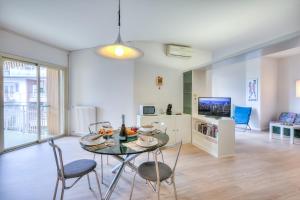 Casa Emma With Sea Glimpse - Happy Rentals