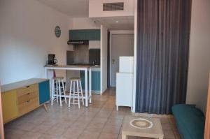 Appartements Studio Albatros en RDJ avec Terrasse, Parking prive, Piscine, proche Golf St Donat : photos des chambres