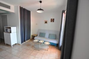 Appartements Studio Albatros en RDJ avec Terrasse, Parking prive, Piscine, proche Golf St Donat : photos des chambres