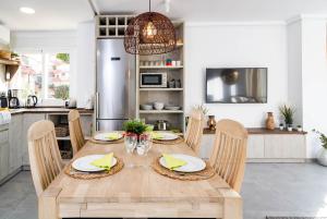 Beachclose apt Marbella by Costarentals - M28