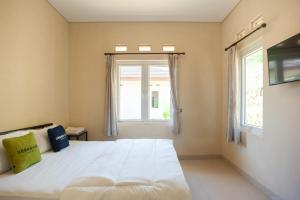 Urbanview Resort Adang Zecky Cisarua Puncak by RedDoorz