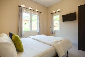 Urbanview Resort Adang Zecky Cisarua Puncak by RedDoorz