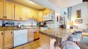 La Vista Blanc #44 condo