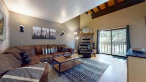 La Vista Blanc #16 condo