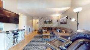 La Vista Blanc #16 condo