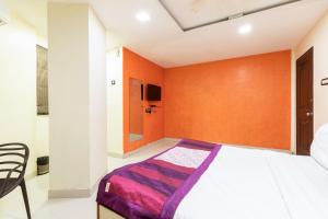 Hotel Girgaon Palace Near Chowpatty Beach