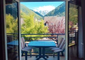 Appart 6 personnes esprit chalet vue sur montagne