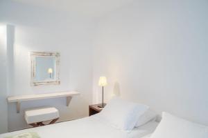 Skiathos Luxury Villa 2 Bedroom Villa Dyo Vromolimnos