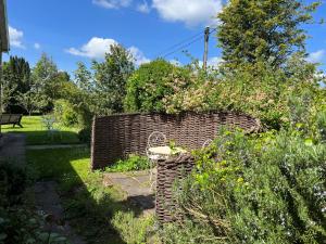 Rose Cottage rural cosiness with footpaths to the local Macro Brewery Pub
