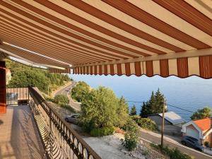 Apartment Lina - Pool and Sea View