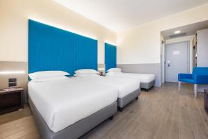 Triple Room room in iH Hotels Bologna Gate 7