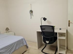 Downtown Boulevard apartment with a cute balcony!