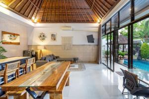 Luxury 3 bedroom villa - 200m to Beach *Gym Included*