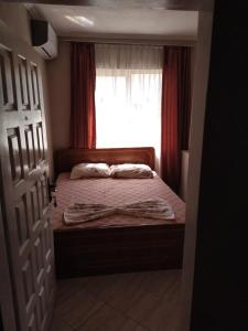 Ilirida-Swimming pool & garden view rooms for rent