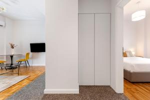 Phaedrus Living: Luxury Flat Panormou